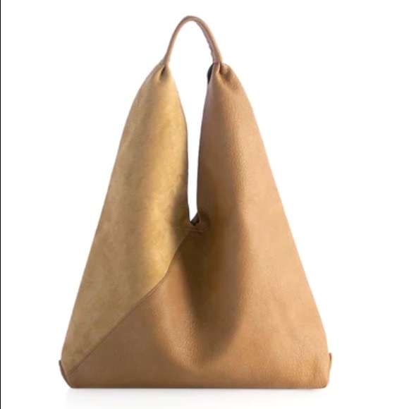 Shiraleah Handbags - ⭐️HP!⭐️ NWT Shiraleah Chicago PU leather tan Arden tote. 98-83-490